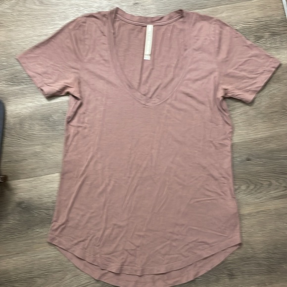 Aritzia Babaton Foundation V Neck Tee T-Shirt Neutral Mauve Pink Size S Small - Picture 2 of 7